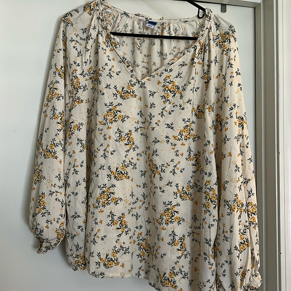 Old Navy long sleeve floral blouse size XL